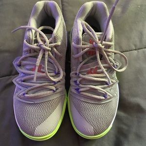 Nike Kyrie 5 Basketball Shoe